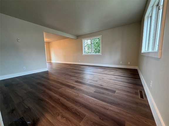 2nd image of 3007 Meadowlark Ln