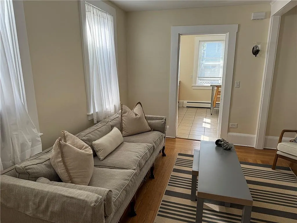 3 bed, 2.0 bath, 1106 sqft, $2,900 — Photo 4