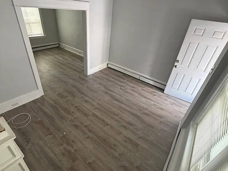 211 Cedar Ave — Photo 3