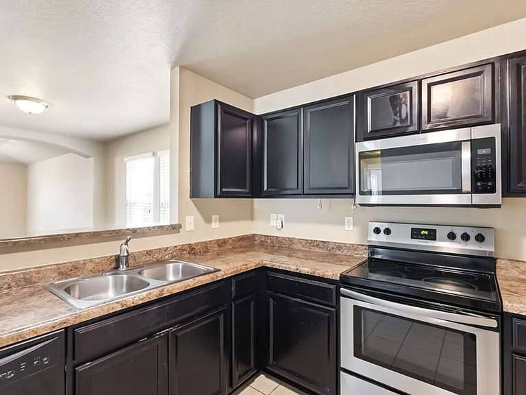 1533 Redbridge Dr — Photo 8