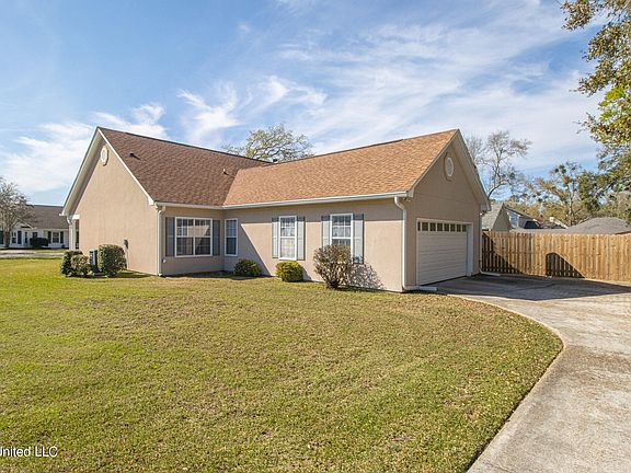 3rd image of 900 Handsboro Pl