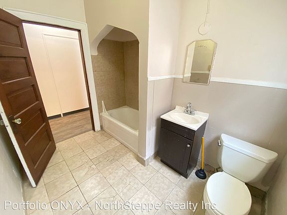 5th image of 2321 N High St #5190469
