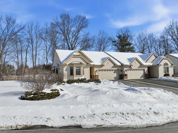 17 Camden Circle, Delmar, NY 12054