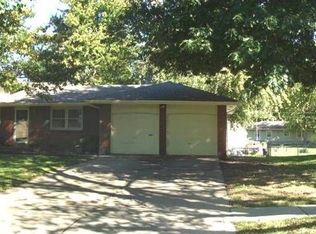 1102 E Willow Dr, Olathe, KS 66061