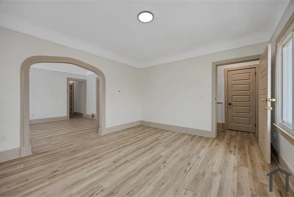 3 bed, 1000 sqft, $1,300 — Photo 3