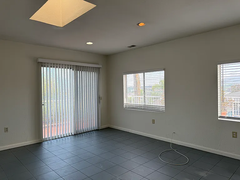 4933 Maiden Ln — Photo 6