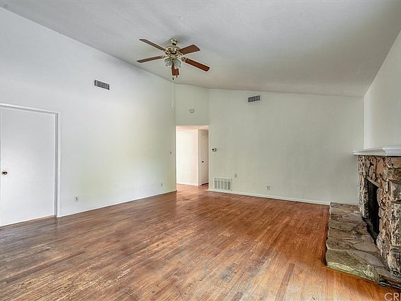 4th image of 18649 Calahan St