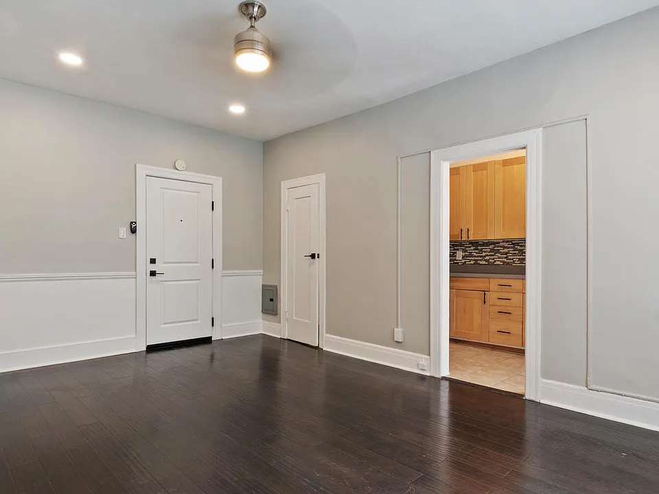 Brookmore - Premium Studio Apartment