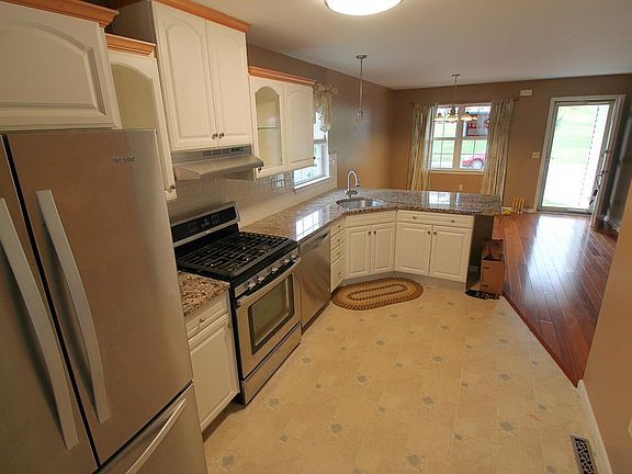 4th image of 148 Jeffrey Ln