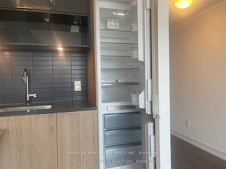 159 Wellesley St E #905 — Photo 4