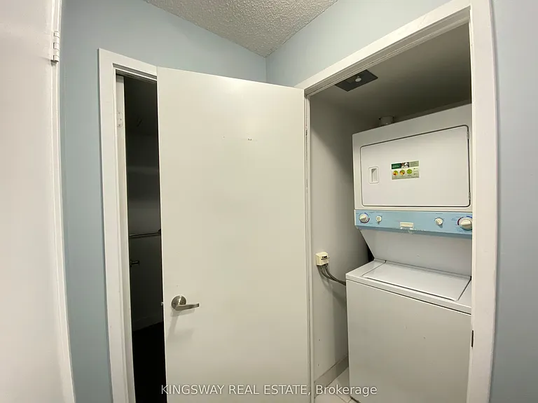4 H Spadina Ave #1111 — Photo 16