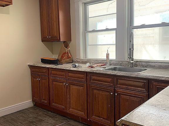 5th image of 2458 Niagara Ave