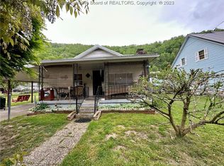 218 Bee Hive St, Davin, WV 25617