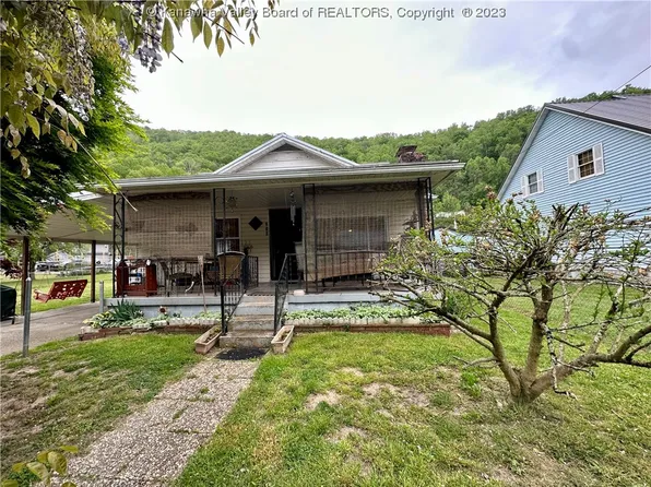 218 Bee Hive St, Davin, WV 25617