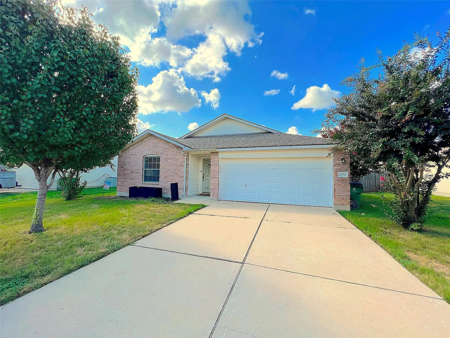 3 bed, 2.0 bath, 1398 sqft, $1,875 — Photo 2