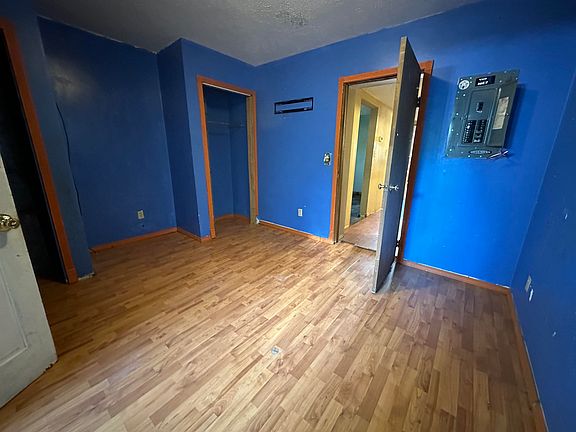 5th image of 719 Gunn St