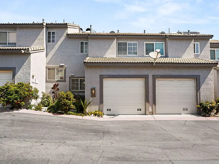 8552 Stoneyhill Dr — Photo 14