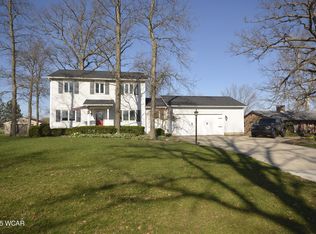 16465 Nottingham Dr, Wapakoneta, OH 45895