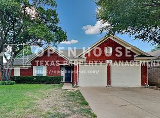 5507 Misty Crest Dr, Arlington, TX 76017