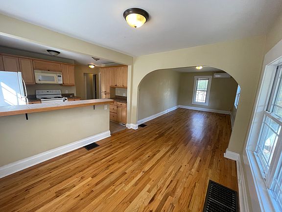 2nd image of 255 Sulphur Springs Rd