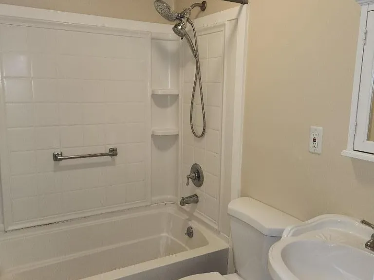 112 Brentwood Rd — Photo 9