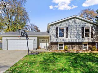 1022 Timber Ln, Darien, IL 60561