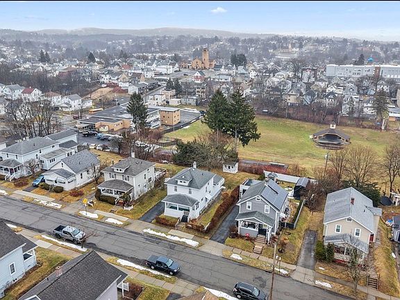4th image of 210 Bermond Ave