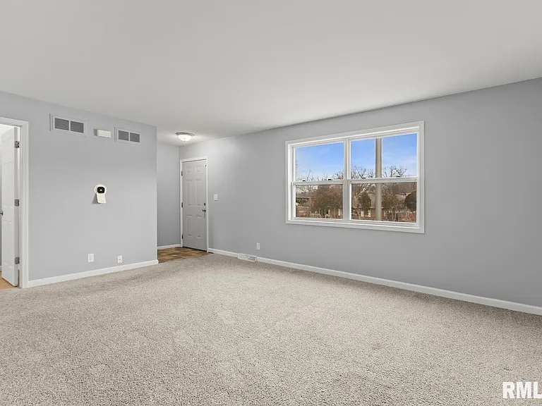 2020 W Glen Ave — Photo 4