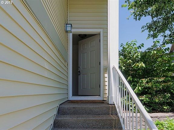 3rd image of 15462 SW Mallard Dr Suite 105