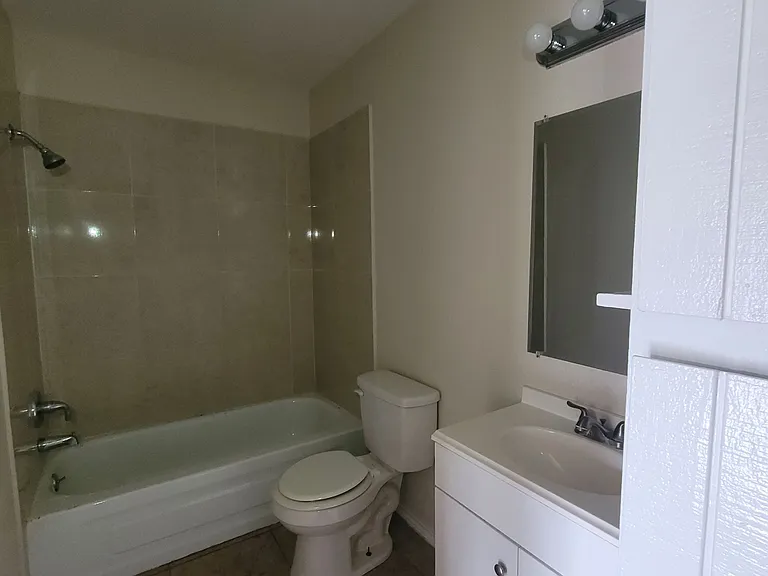1522 S Bridge Ave — Photo 4