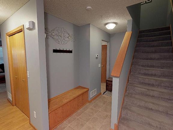 3rd image of 815 Winsome Way NW