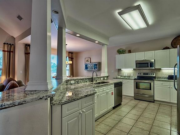 3rd image of 8563 Turnberry Dr