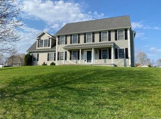 47 Pineridge Dr, Oakville, CT 06779