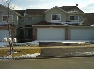 47 Rolling Oaks Rd #B, Sugar Grove, IL 60554