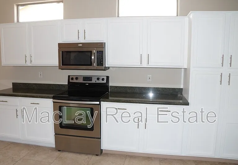 203 W Cedar Dr — Photo 2