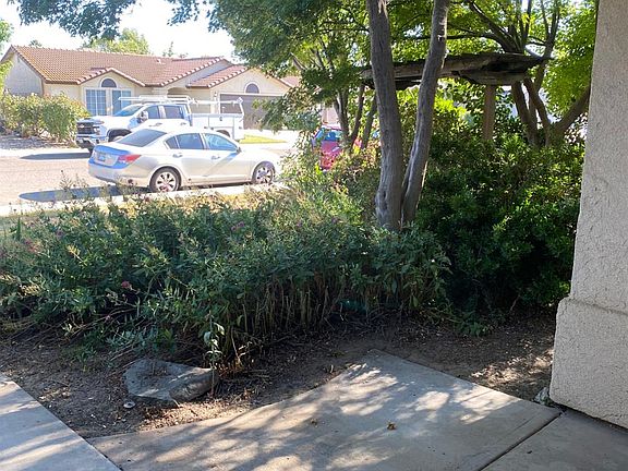 5th image of 609 Merlot Ave
