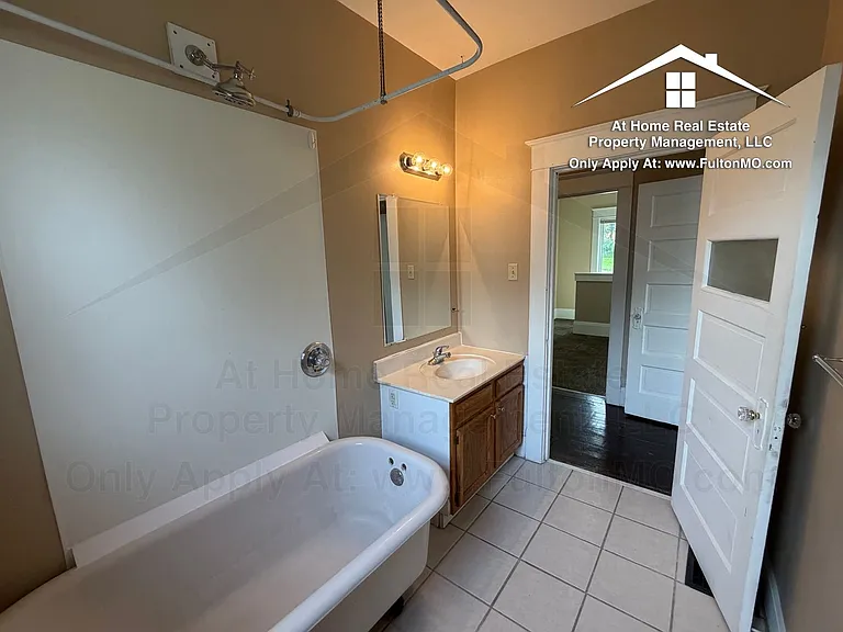 217 W 6th St — Photo 14