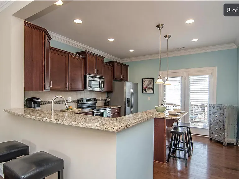 1424 Providence Green Ln — Photo 4