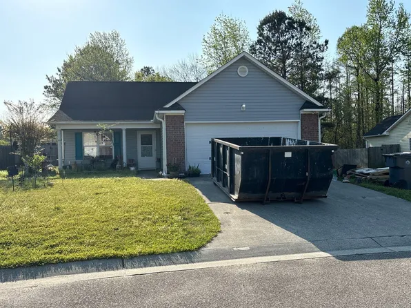 215 Gardenview Ct NE, Leland, NC 28451