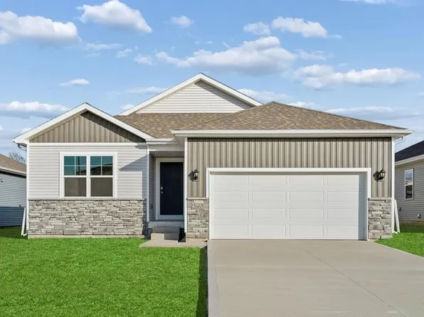 933 8th St NW, Bondurant, IA 50035