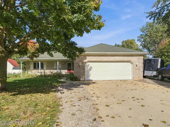 426 Oak Ln, Yale, MI 48097