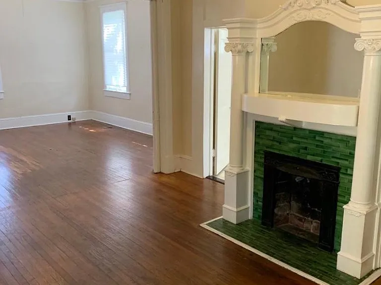 544 E Waldburg St — Photo 3