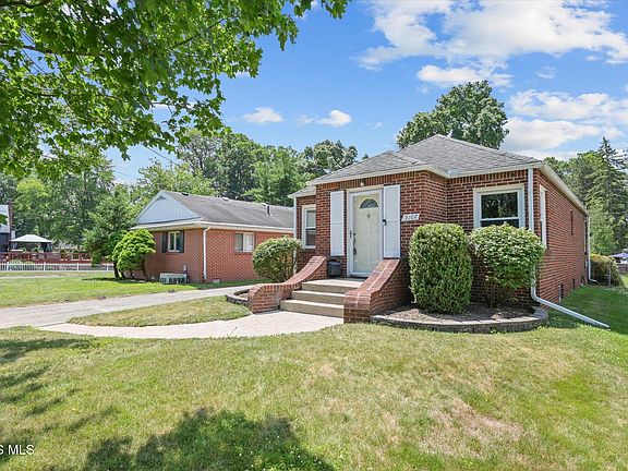 4th image of 5107 Newhart Cir