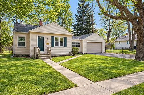 Modern 2BR Ranch with Updated Kitchen & Bath, 2 Car Attached Garage and Large Fenced Yard! Washin... — Photo 1