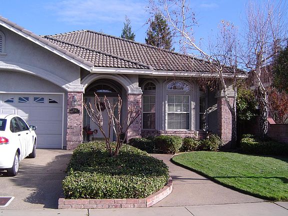 2nd image of 712 Oakmont Ct