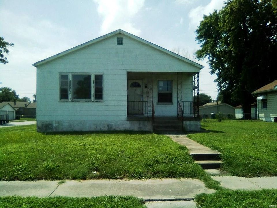1st image of 2666 E 24th St