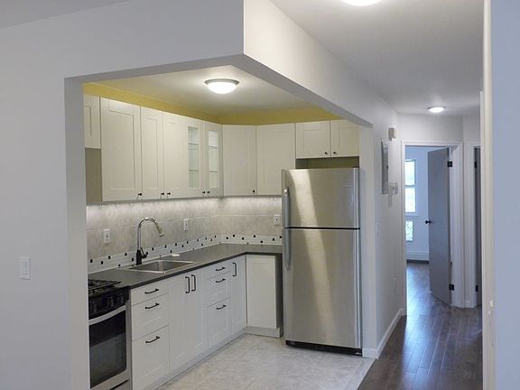 5th image of 866 Hancock St #2