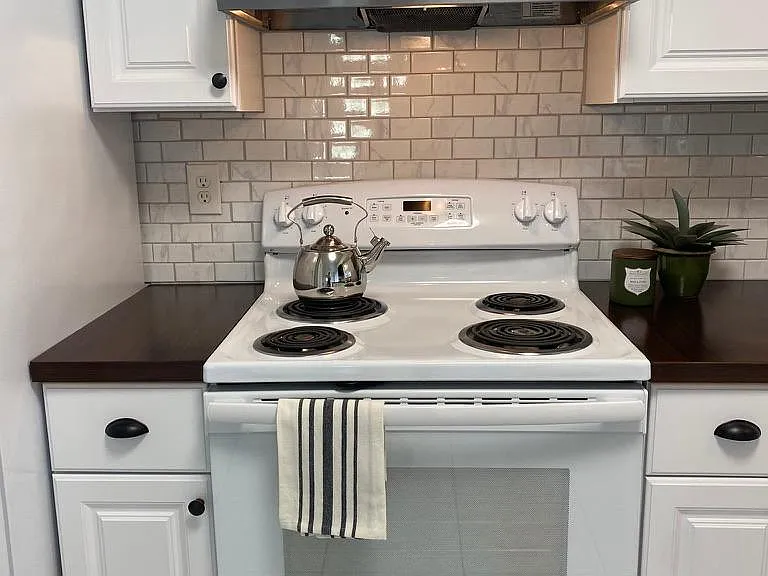 New Range and Cabinets