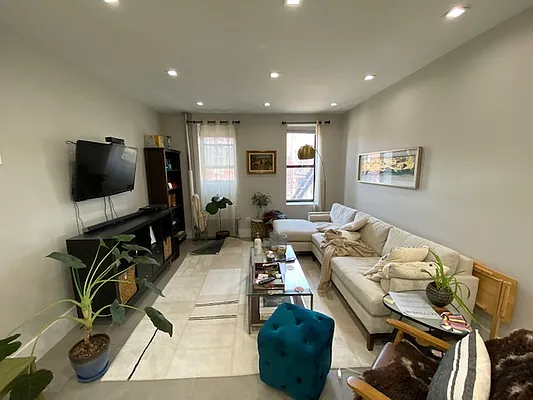 Rented by Mdays Realty | media 10