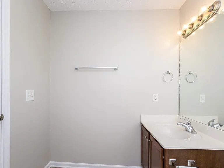 206 Providence Rd — Photo 11